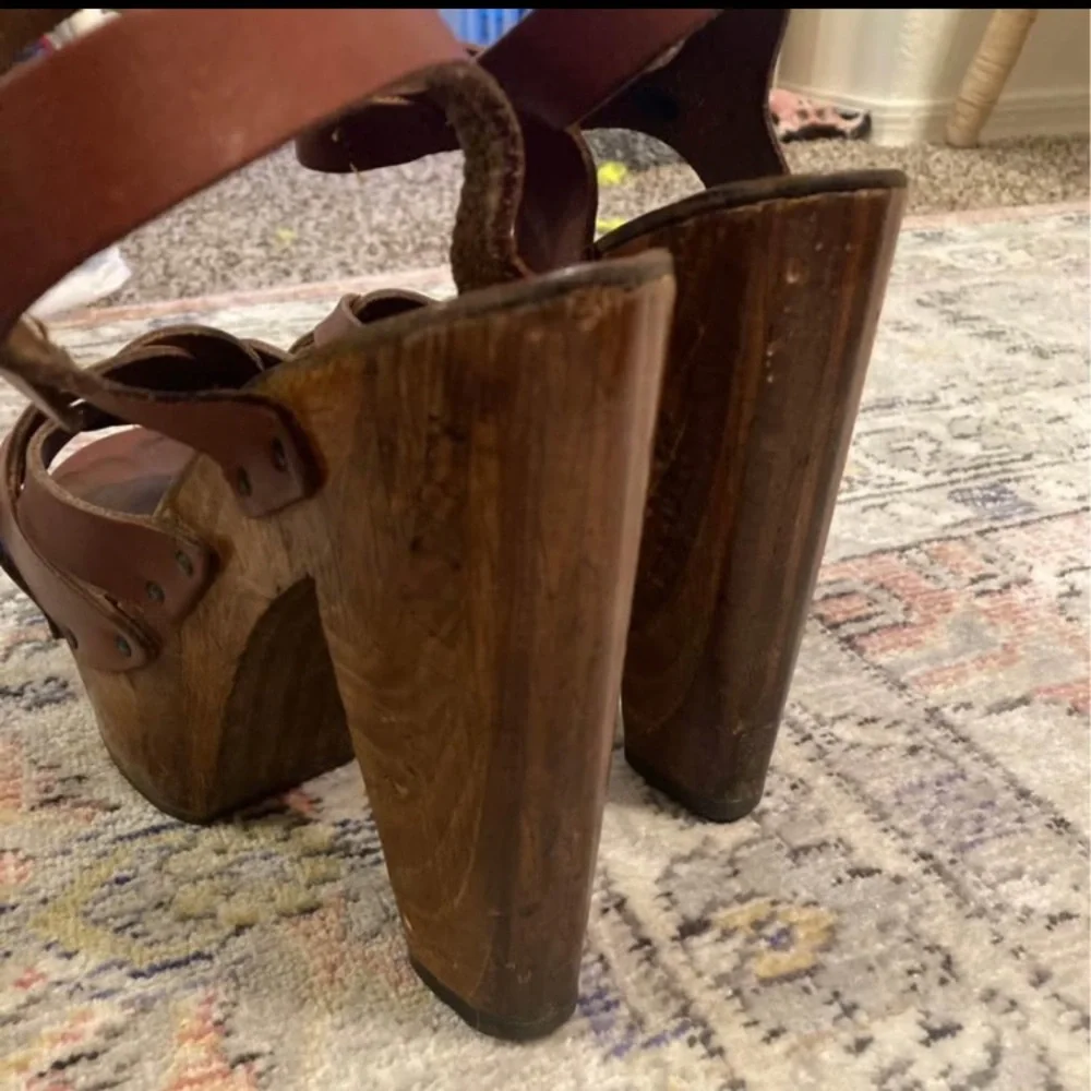 1970’s vintage Cherokee rare women stacked wooden platform heels sandals - Picture 4 of 6